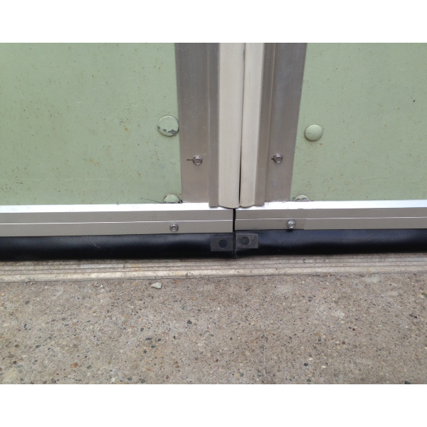 Türbürste Mit Stahlwolle gegen Ratten und Mäuse